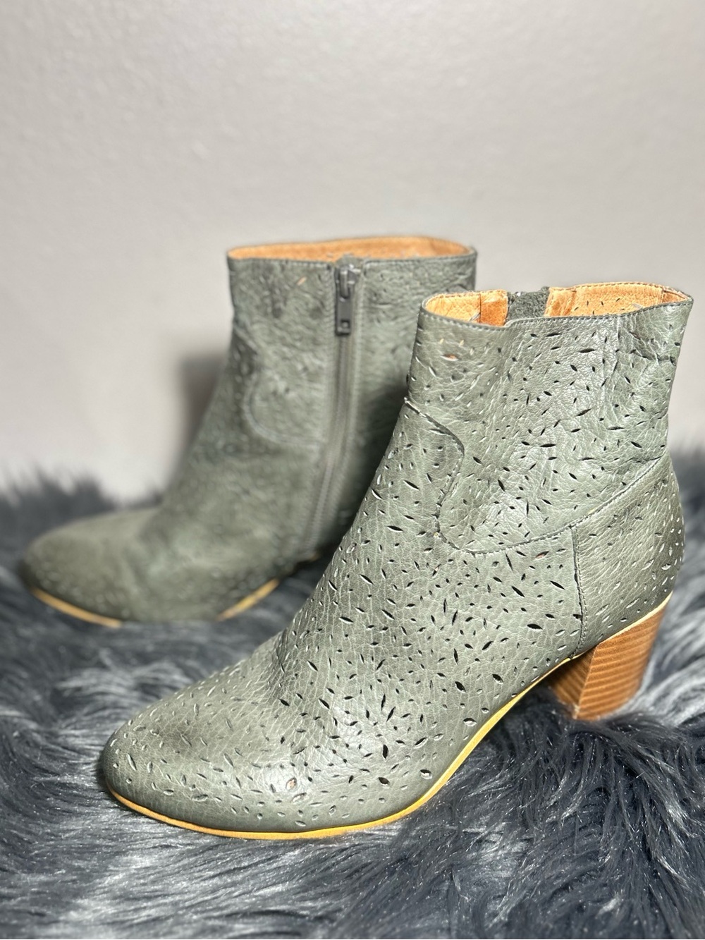 Anthropologie Silent D x Sundance Perforated Ankle Boot Sage Green Size EU 40/9